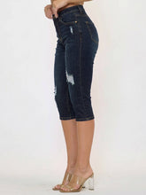 Load image into Gallery viewer, Mid Rise Subtle Distress Capri Pants
