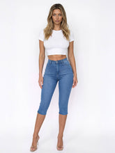 Load image into Gallery viewer, High Rise Sculpt Capri Pants
