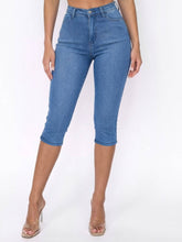 Load image into Gallery viewer, High Rise Sculpt Capri Pants
